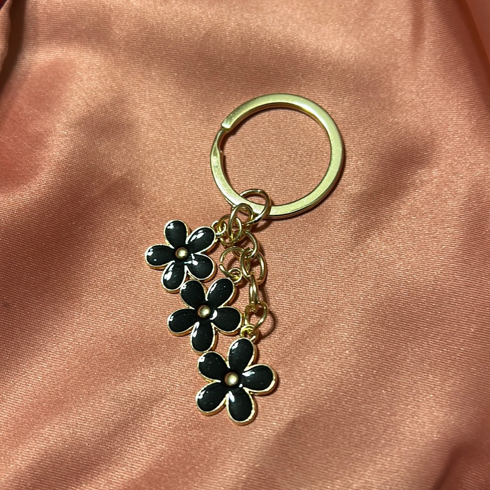 Goldtone Flower Bagcharm/keychain